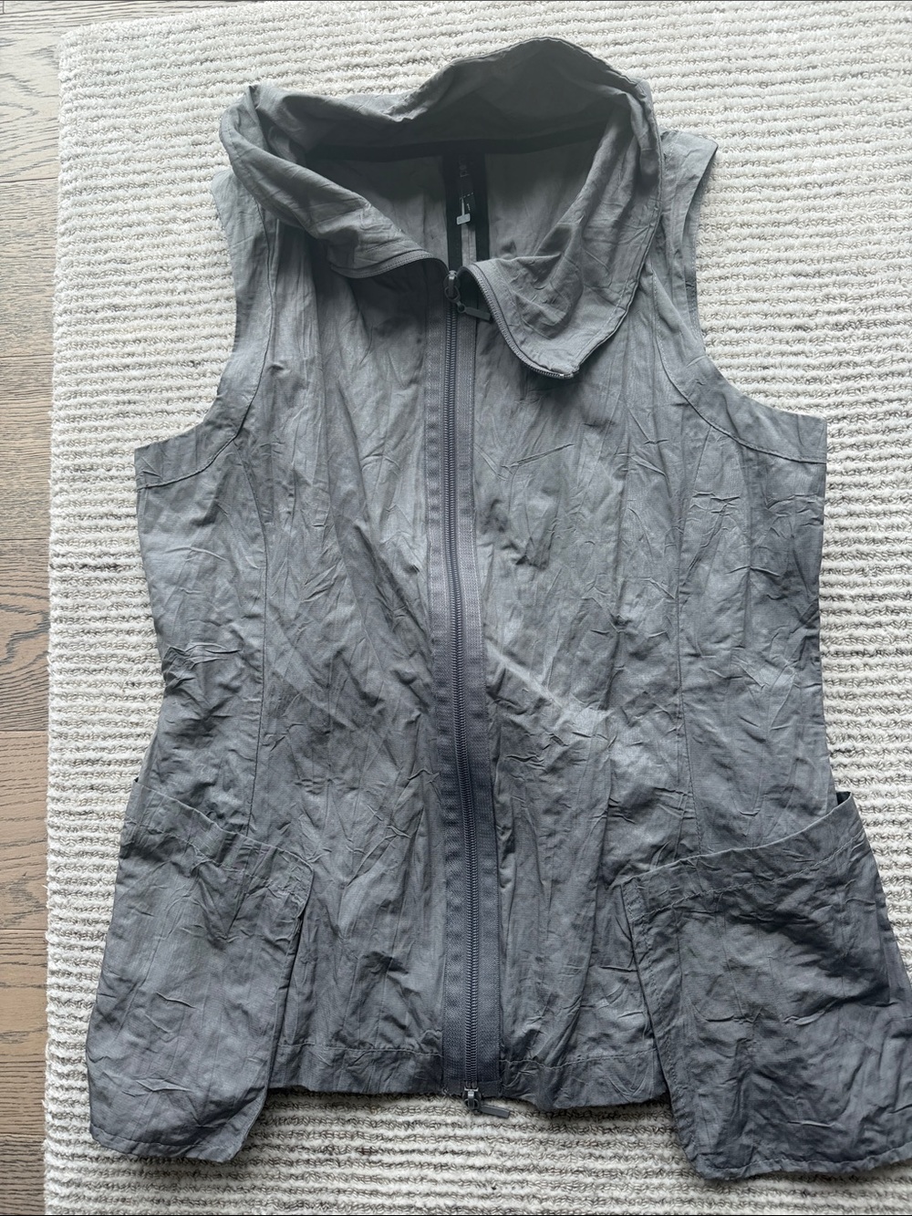 Sleeveless Hooded Zip-Up Tunic Vest in Gray